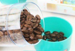 咖啡豆保存需要置入隔絕氧氣乾燥且陰暗無味的地方